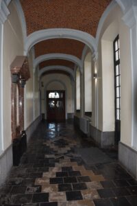 Vue d'un des couloirs du centre