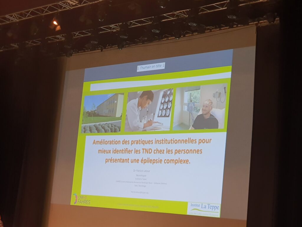 Un écran où il est écrit : Amélioration des pratiques institutionnelles pour mieux identifier les TND chez les personnes présentant une épilepsie complexe